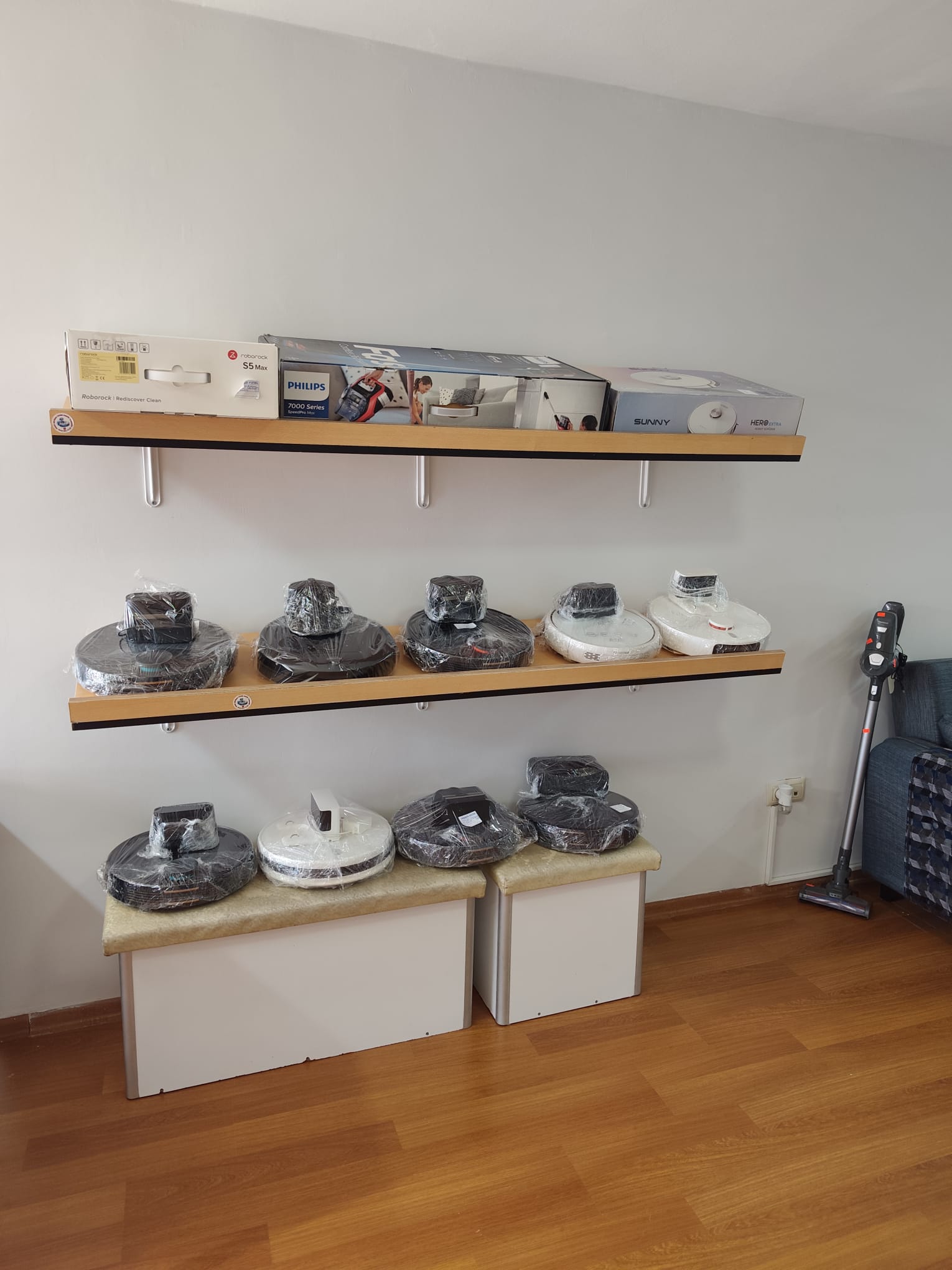 Onarım bekleyen robot süpürgeler