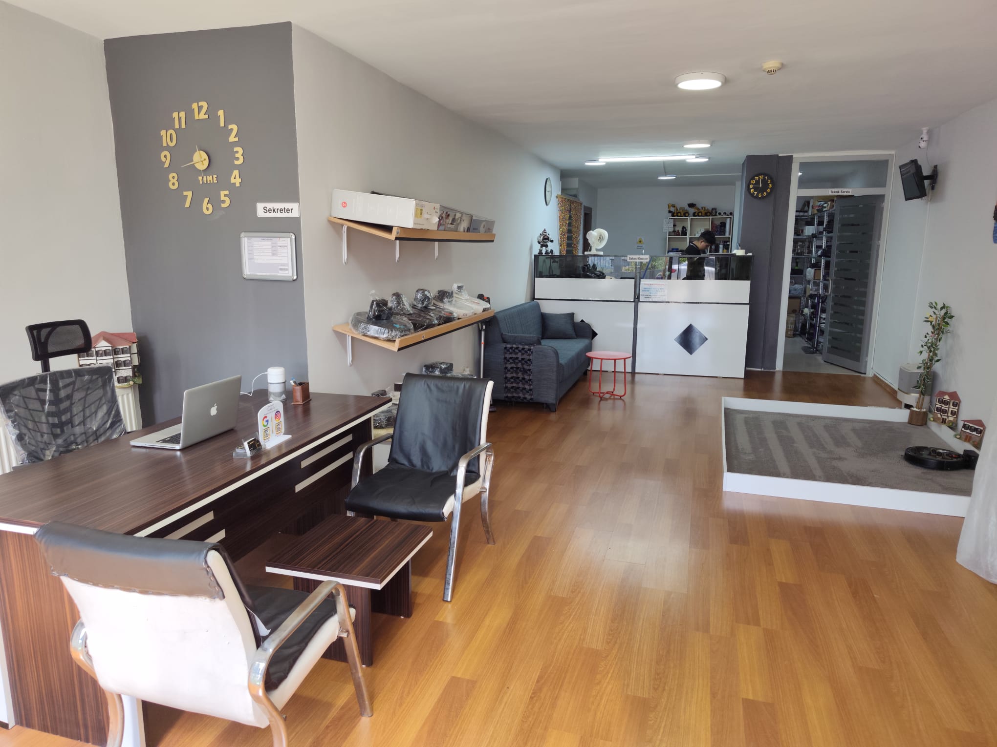 ROBOKAR showroom genel görünümü